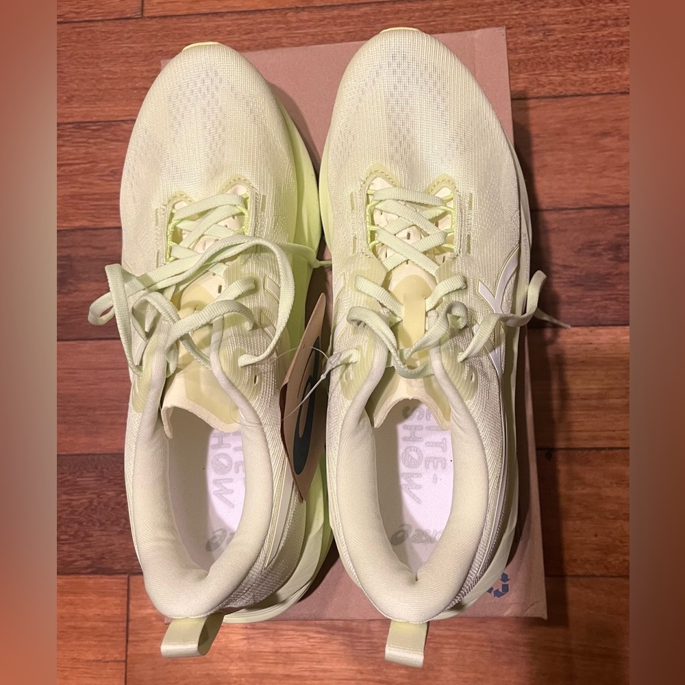 ASICS Men's Novablast 5 Lite Show Running Shoes Yellow, Size 10.5